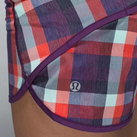 EUC Lululemon Wheezy Check Berry Yum Yum Run: Speed SHort *2-way Stretch Size 4 - Picture 8 of 11